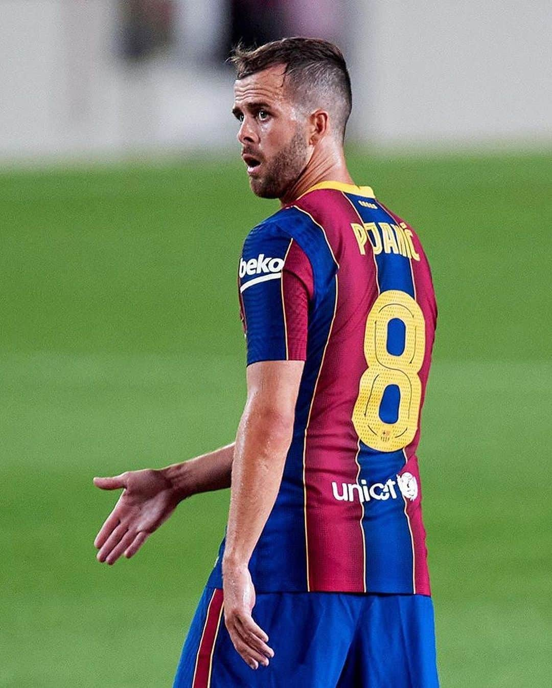 ミラレム・ピアニッチさんのインスタグラム写真 - (ミラレム・ピアニッチInstagram)「Muy feliz por mi primera vez en #CampNou 🏟️  Días llenos de emociones, vamos a probar los de la cancha 💙❤️ . Happy for my first in #CampNou 🏟️  Days full of emotions, let’s try those of the pitch 🔥 🙌 #ForçaBarça #BarçaElche」9月20日 5時26分 - miralem_pjanic