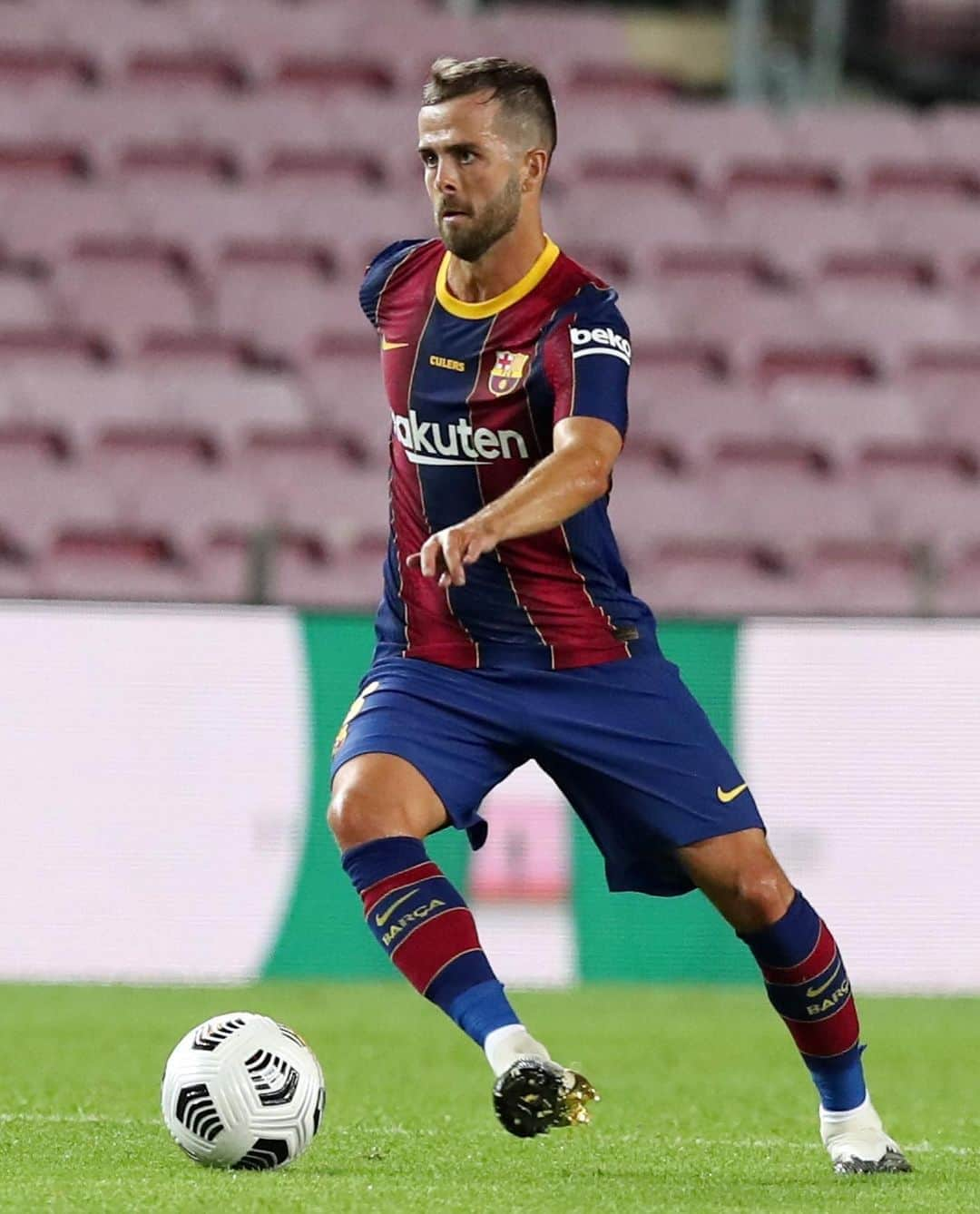 ミラレム・ピアニッチさんのインスタグラム写真 - (ミラレム・ピアニッチInstagram)「Muy feliz por mi primera vez en #CampNou 🏟️  Días llenos de emociones, vamos a probar los de la cancha 💙❤️ . Happy for my first in #CampNou 🏟️  Days full of emotions, let’s try those of the pitch 🔥 🙌 #ForçaBarça #BarçaElche」9月20日 5時26分 - miralem_pjanic