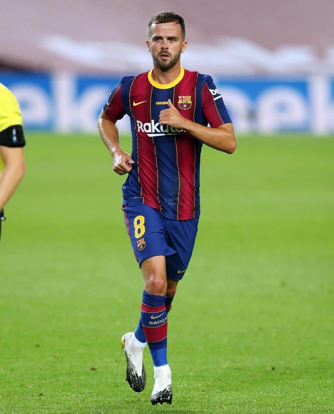 ミラレム・ピアニッチさんのインスタグラム写真 - (ミラレム・ピアニッチInstagram)「Muy feliz por mi primera vez en #CampNou 🏟️  Días llenos de emociones, vamos a probar los de la cancha 💙❤️ . Happy for my first in #CampNou 🏟️  Days full of emotions, let’s try those of the pitch 🔥 🙌 #ForçaBarça #BarçaElche」9月20日 5時26分 - miralem_pjanic