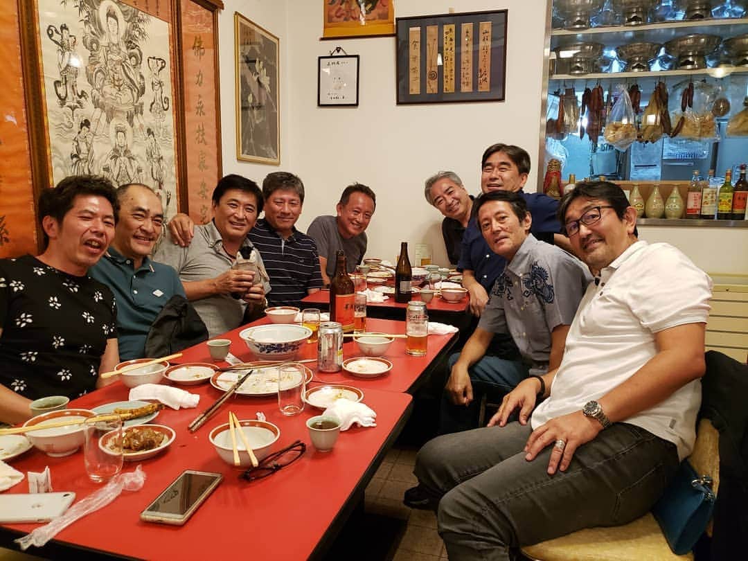藤岡幸夫のインスタグラム：「高校時代のオーケストラ仲間の同級生と飲み会。久しぶりで楽しかった。あの頃のボクは生意気だったなぁ…」