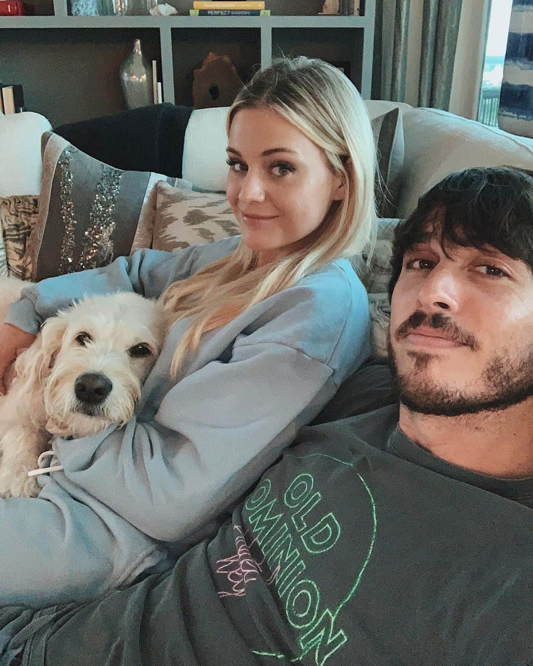 Kelsea Balleriniのインスタグラム：「lazy day with my boys. 🤍」