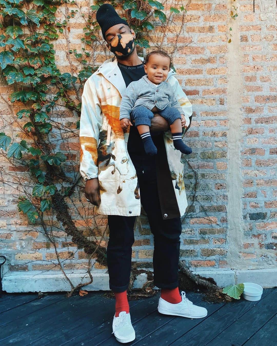 Paul Octaviousのインスタグラム：「😷✌🏾 #brunchbabes #seb #queerfamily #daddy」