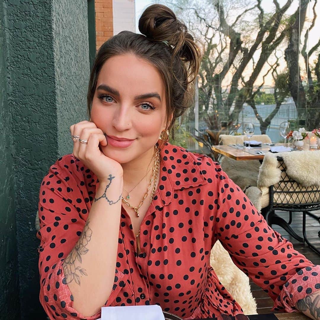 Bruna Unzuetaのインスタグラム：「Eu amo o finalzin de tarde ✨」