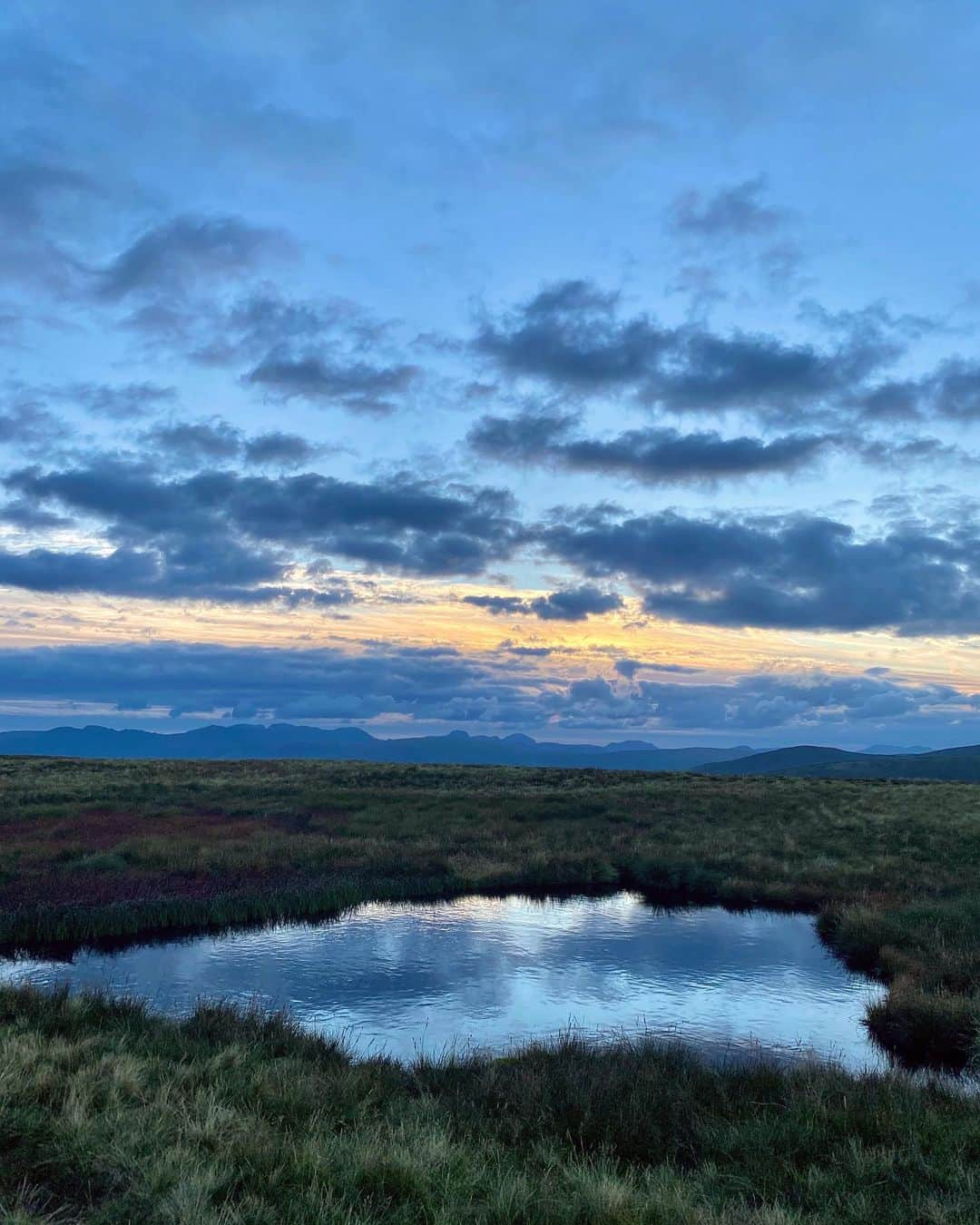 コナー・フランタさんのインスタグラム写真 - (コナー・フランタInstagram)「sprinted up a mountain just to watch the sun disappear」9月20日 6時36分 - connorfranta