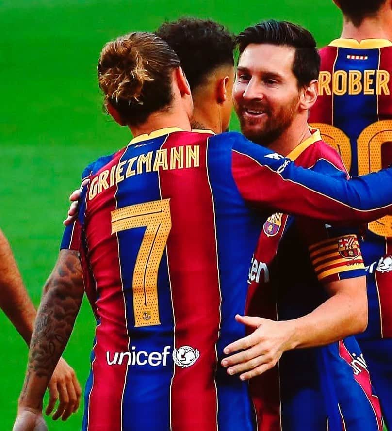 LFPさんのインスタグラム写真 - (LFPInstagram)「Goals are happiness! ⚽️😄 • ¡Los goles son felicidad! ⚽️😄 • #Messi #Griezmann #Barça #LaLiga #LaLigaSantander #HayQueVivirla #YouHaveToLiveIt」9月20日 6時55分 - laliga