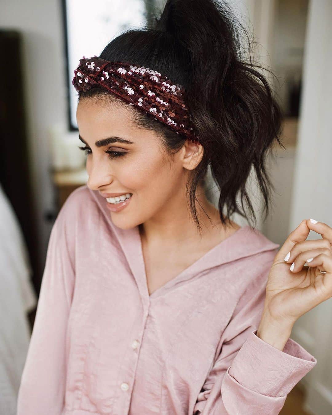 Sazan Hendrixさんのインスタグラム写真 - (Sazan HendrixInstagram)「Forget pinching me and someone (teeny where you at!?) smack me! The Sazan x Wild Primrose collection✨ is hereeee & AVAILABLE now at ‪Walmart.com‬ 💁🏻‍♀️You can officially see + shop my entire collection online at the link in my bio, before it hits Walmart stores. Fun fact: Almost every hair accessory in this collection costs under $9.97 & the heating tools under $40 💫 When you touch and feel these products I know you will be amazed by the quality, it’s SO good. I hope you love this collection as much as I loved pouring my heart into it. I can’t wait to see what things are your favorite 🎉 (so excited for more surprises to come!) @conair @scunci @walmart 🎈#sazanXwildprimrose  #sazanxconair #sazanxscunci #fallstyle #hair」9月20日 6時50分 - sazan