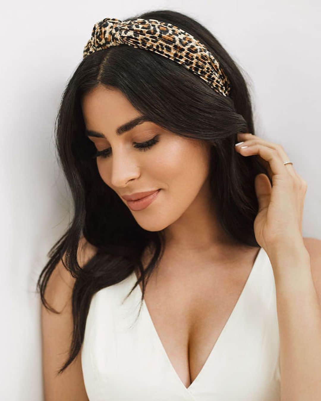 Sazan Hendrixさんのインスタグラム写真 - (Sazan HendrixInstagram)「Forget pinching me and someone (teeny where you at!?) smack me! The Sazan x Wild Primrose collection✨ is hereeee & AVAILABLE now at ‪Walmart.com‬ 💁🏻‍♀️You can officially see + shop my entire collection online at the link in my bio, before it hits Walmart stores. Fun fact: Almost every hair accessory in this collection costs under $9.97 & the heating tools under $40 💫 When you touch and feel these products I know you will be amazed by the quality, it’s SO good. I hope you love this collection as much as I loved pouring my heart into it. I can’t wait to see what things are your favorite 🎉 (so excited for more surprises to come!) @conair @scunci @walmart 🎈#sazanXwildprimrose  #sazanxconair #sazanxscunci #fallstyle #hair」9月20日 6時50分 - sazan