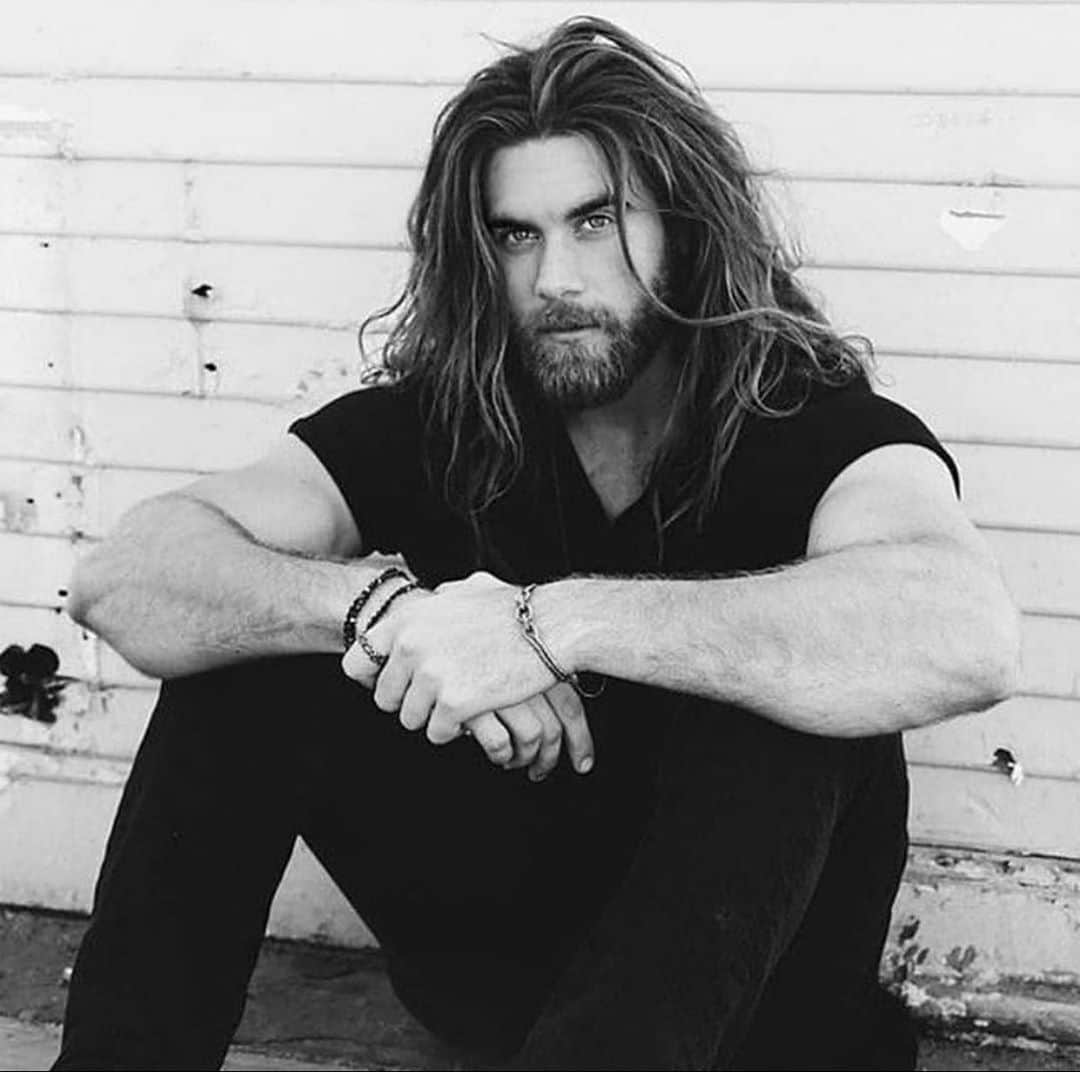 モデル、ブロック・オハーンのインスタグラム：「Just another day in paradise   How’s your weekend treating you」