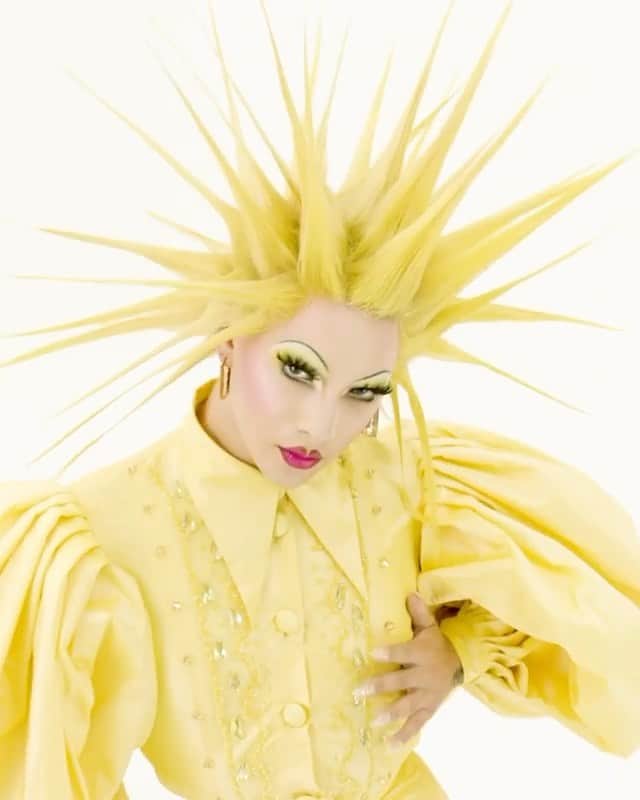 ヴァイオレット・チャチキのインスタグラム：「💛  #Repost @christiancowan ・・・ @VIOLETCHACHKI  @LILNASX + @CHRISTIANCOWAN SS21  Coming soon exclusively to @FWRD   ALL PROCEEDS FROM THE COLLECTION BENEFITS @thelovelandfoundation - COMMITTING TO SHOWING UP FOR COMMUNITIES OF COLOR IN UNIQUE AND POWERFUL WAYS, WITH A PARTICULAR FOCUS ON BLACK WOMEN AND GIRLS. #LNXCC #LILNASX   DIRECTOR @benchab  EDITOR @jeffreythomson  STYLIST @hodovodo  @maccosmetics @raoulalejandre @johntstapleton  @bumbleandbumble @evaniefrausto @trickysantiago  NAILS @nailsbymarysoul  CRYSTALS @swarovski  CASTING+PRODUCTION @yaelquint @natthias @hansnt  @segway @watchoutbyces @rombautofficial @defyandinspire」