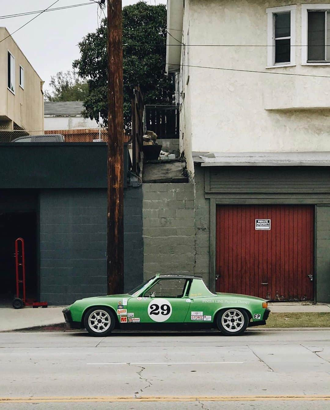 トッドスナイダーさんのインスタグラム写真 - (トッドスナイダーInstagram)「Loving this lil green Porsche moment 📷 via @huseyinerturk ✅✅✅ #drivetastefully #carenvy #carspotting #toddsnyder #porsche」9月20日 7時15分 - toddsnyderny