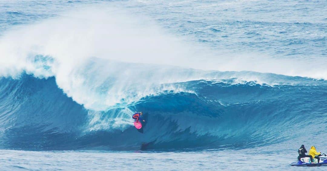 フェリシティー・パルマティアーのインスタグラム：「The ocean has been full of new challenges this winter 🏄🏼‍♀️ frame grab: Rex Nink」