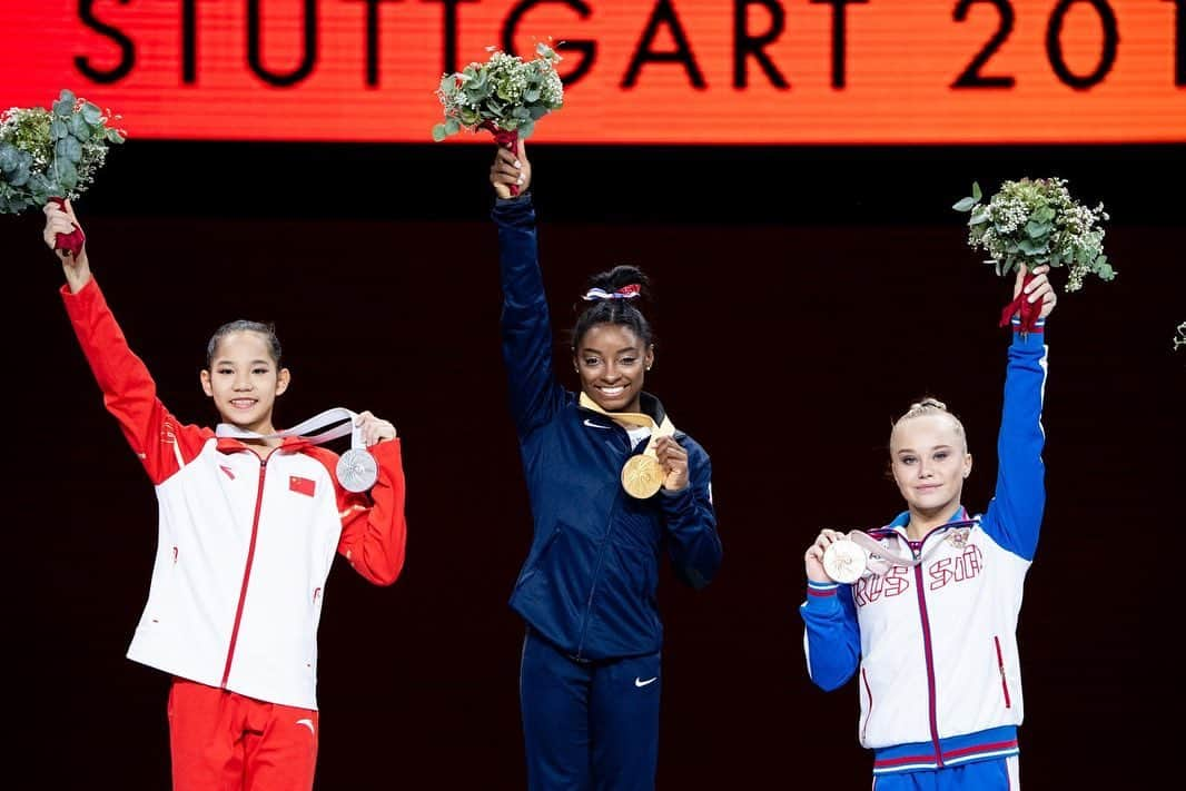 シモーネ・バイルズさんのインスタグラム写真 - (シモーネ・バイルズInstagram)「NATIONAL GYMNASTICS DAY🤎  swipe for a surprise」9月20日 7時23分 - simonebiles