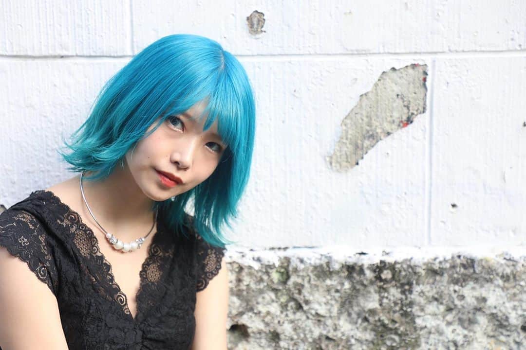 澁谷梓希さんのインスタグラム写真 - (澁谷梓希Instagram)「... .. @atsutoshi00 さんのハイパーテクで 地毛ブルーが完成しました☺️ . 緑になるかなぁと思ったけど めちゃんこ綺麗に青なった｡ﾟ(P'ω｀q)ﾟ｡ . #GARTE 最高すぎて浮気できないわね☺️ .. ...」9月20日 7時41分 - azk_s811