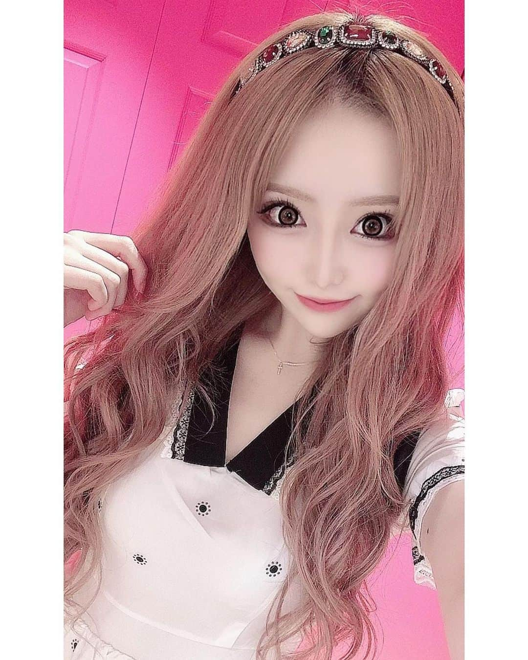 結城里華さんのインスタグラム写真 - (結城里華Instagram)「_ _ このビジューカチューシャも @mapretty_official  ここのだよ💎🤍💙🤍 _  #tokyo #日本 #東京 #新宿 #歌舞伎町 #キャバクラ #キャバ嬢 #ヘアセット #韓国 #방탄소년단 #박지민 #한국 #일본 #도쿄 #신주쿠 #세븐틴 #호시 #원어스 #건희 #followme #팔로미  #친구해요 #인친환영 #오오티디 #셀카 #셀카그램 #패션 #데일리룩 #좋아요 #메이크」9月20日 7時52分 - yuuki_rika