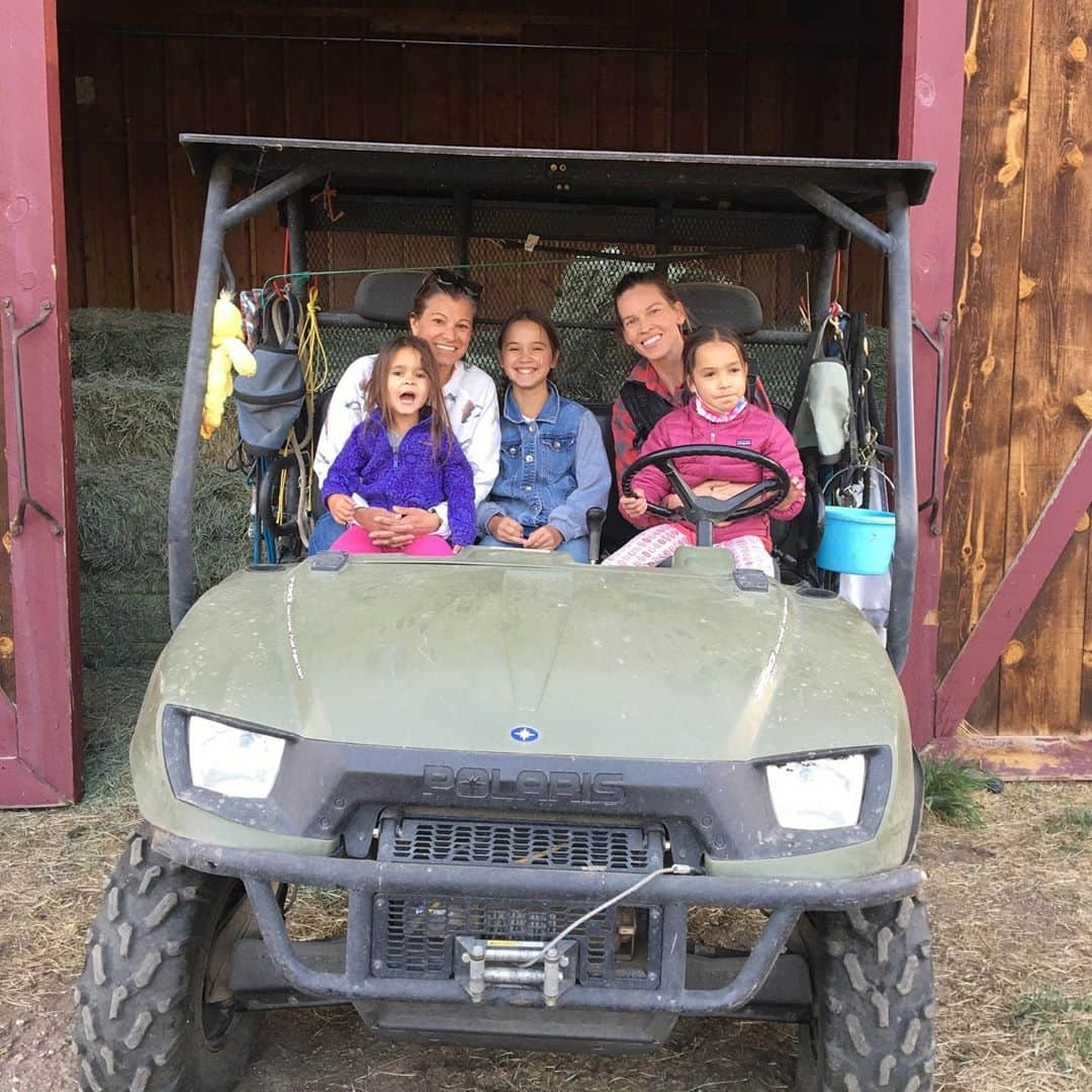 チャド・ロウさんのインスタグラム写真 - (チャド・ロウInstagram)「In honor of the passing of RBG, I present 5, strong, smart, fierce,evolved, badass ladies! The future is female!  #blessed #raisingdaughters  #forgiveness」9月20日 8時10分 - ichadlowe