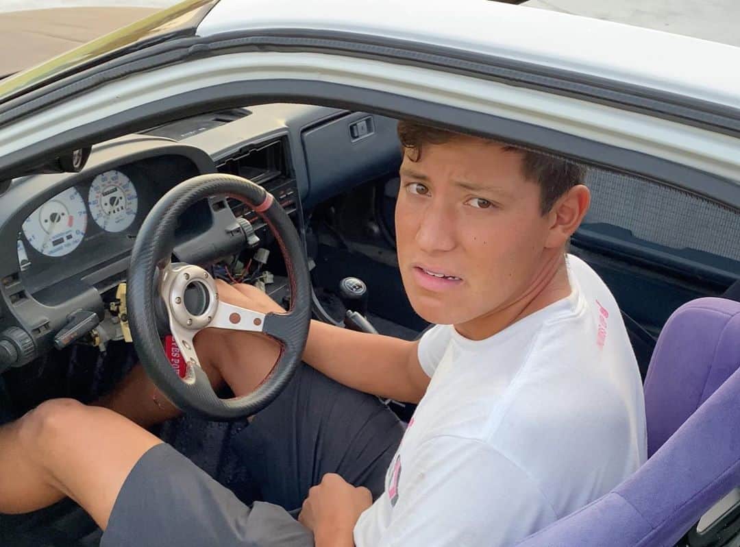 スティーブさんのインスタグラム写真 - (スティーブInstagram)「The move to Texas went smooth but I think the Kid’s RX-7 maybe missing California still... watch today’s episode to find out why  テキサス引っ越して初のRX-7のドライブができると思ったら壊れちゃった！？！」9月20日 8時22分 - stevespov
