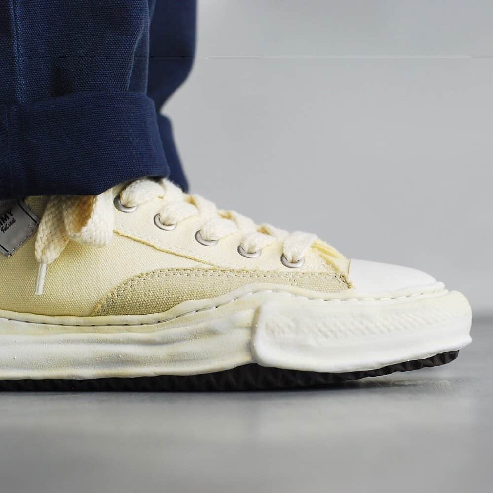 のインスタグラム：「_ ［再入荷］ Nigel Cabourn × Maison MIHARA YASUHIRO / ナイジェル ケーボン×メゾンミハラヤスヒロ "LOW CUT OVER DYED SNEAKER" ¥35,200- _ 〈online store / @digital_mountain〉 https://www.digital-mountain.net/shopdetail/000000012181/ _ 【オンラインストア#DigitalMountain へのご注文】 *24時間受付 *15時までご注文で即日発送 *1万円以上ご購入で送料無料 tel：084-973-8204 _ We can send your order overseas. Accepted payment method is by PayPal or credit card only. (AMEX is not accepted)  Ordering procedure details can be found here. >>http://www.digital-mountain.net/html/page56.html  _ #NigelCabourn #MaisonMIHARAYASUHIRO #ナイジェル ケーボン #メゾンミハラヤスヒロ  _ 本店：#WonderMountain  blog>> http://wm.digital-mountain.info _ 〒720-0044  広島県福山市笠岡町4-18  JR 「#福山駅」より徒歩10分 #ワンダーマウンテン #japan #hiroshima #福山 #福山市 #尾道 #倉敷 #鞆の浦 近く _ 系列店：@hacbywondermountain _」