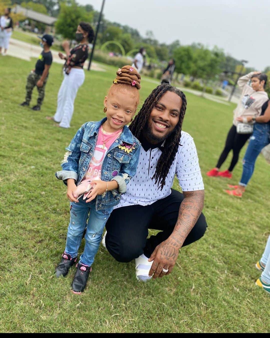 ワカ・フロッカ・フレイムのインスタグラム：「I ditched ya dad to hang with you @jojoredd33 still F1 HBD @bim3tolife」