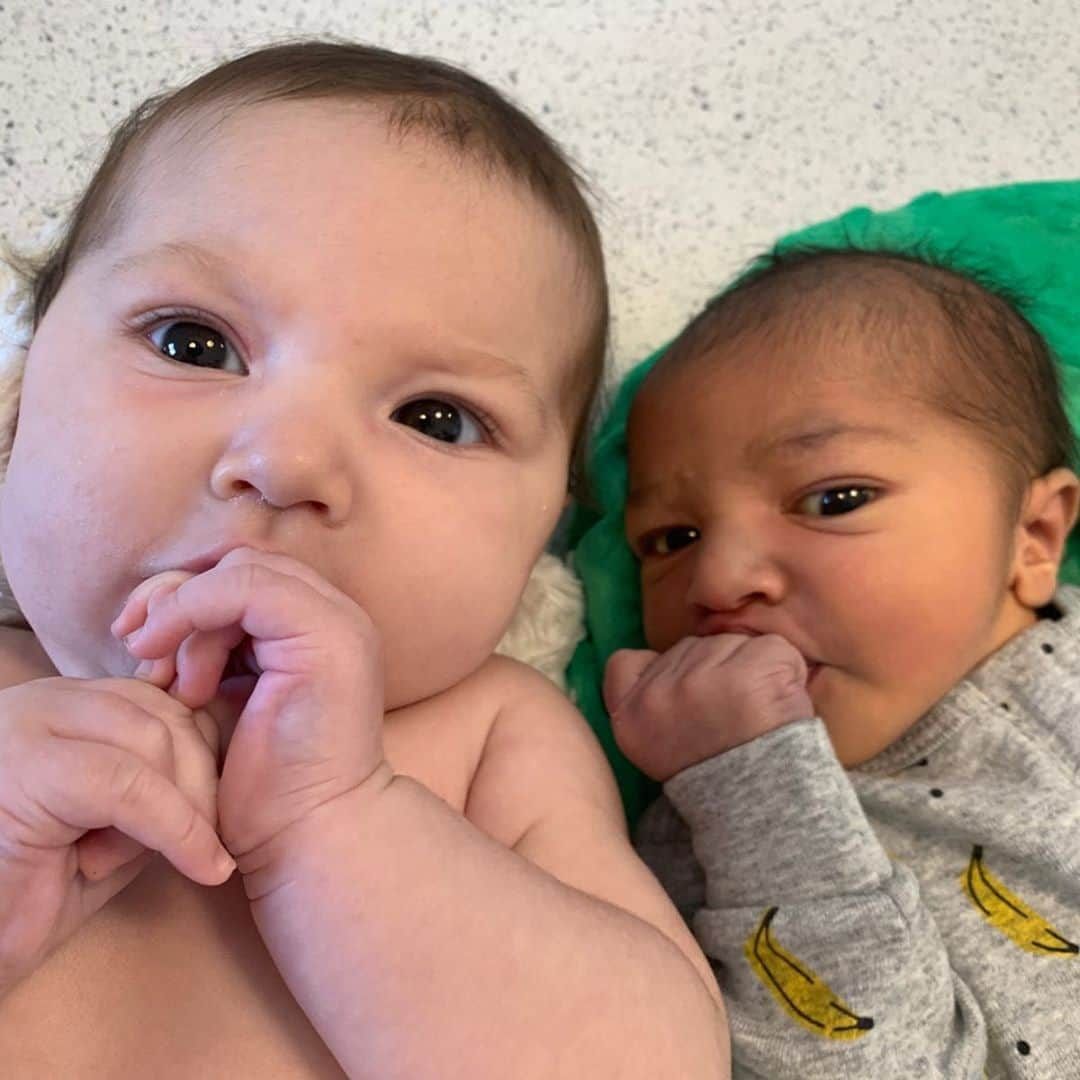 Elisabeth Riouxさんのインスタグラム写真 - (Elisabeth RiouxInstagram)「Today Wolfie met her new cousin 🥺🌸 congrats to my sister and brother for their new baby boy Aakash ✨」9月20日 8時31分 - elisabethrioux