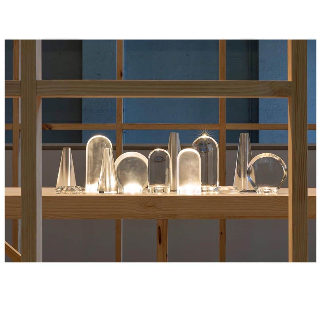 のインスタグラム：「ON NOW:  Hybrid: Objects for Future Homes featuring new works by @adamgoodrumstudio + Ella Williams, @riveroshan +@emmalinelouise, @trentjansenstudio + Johnny Nargoodah, @tom_fereday + Thea Brejzek, @studiohenrywilson + @stanislava__pinchuk, @vertdesignstudio + Tracie Barber, @gibsonkarlo + Veena Sahajwalla, @charleswilsondesign + Gaurav Giri + Bala Mulloth, @elliatrich + Joel Pearson.  Curated by: @toddstervision and @keinton 📸@jessica_maurer_photography」