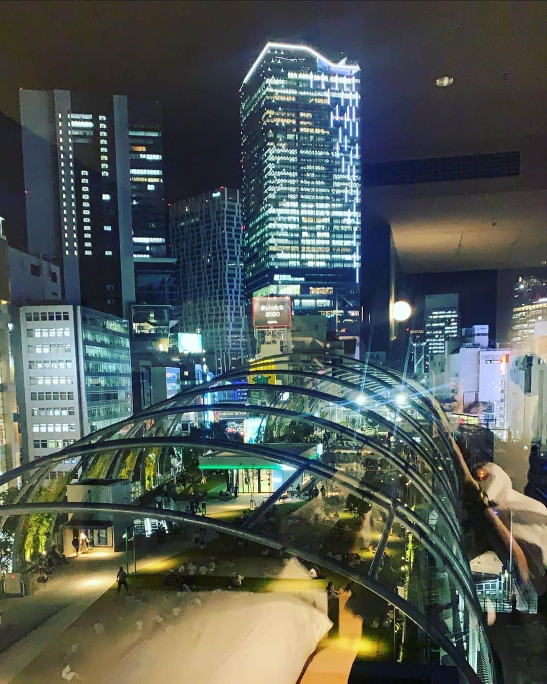 安西こずえさんのインスタグラム写真 - (安西こずえInstagram)「stay hotelもいーね😘 渋谷の夜景観ながら 友達と部屋飲み🍷❤️ @sequence_miyashitapark  そして 東西アジアのご飯を堪能🤤🍴❤️ @dongxi_tokyo」9月20日 8時39分 - cozcozrin