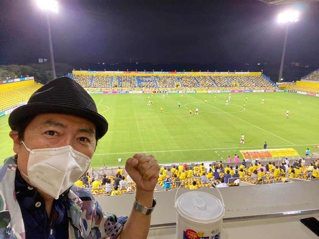 笠井信輔さんのインスタグラム写真 - (笠井信輔Instagram)「昨夜ご招待でサッカー観戦に行きました  やっぱり生のスポーツはいいですね  拍手の応援だけ許されてましたが　　 楽しかったですよ  結果は、引き分けでした」9月20日 8時46分 - shinsuke.kasai