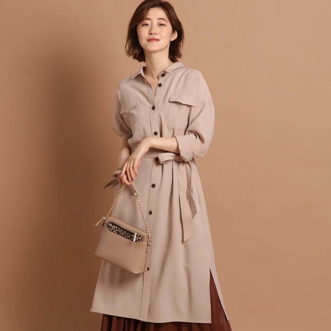 cdec_official Aesthetic Senseのインスタグラム：「. 2020秋 New Arrival . 【シャツワンピース】着まわし FEMININE編 . . フロントボタンを全て留めたシャツワンピーススタイル。 トレンドのロングプリーツスカートを合わせたレイヤードスタイルはフェミニンでモードな着こなしに。 . . .  #クードシャンス #2020秋冬 #AUTUMN #秋コーデ  #秋スタイル #トレンド #華やかコーデ　#カジュアルコーデ  #細見え #着回しコーデ  #着回し #大人カジュアル #休日コーデ #ファッション  #大人コーデ  #大人コーディネート #今日のコーデ #今日のコーディネート #カタログ #お洒落さんと繋がりたい #お洒落さんとつながりたい #ファッション好きな人と繋がりたい #モデル #大人女子 #大人女子コーデ #テレワーク #着まわしコーデ #シャツワンピース #シャツワンピ」