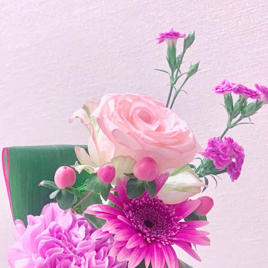 喜多乃愛さんのインスタグラム写真 - (喜多乃愛Instagram)「⭐ かわいいおはな🌷 朝から幸せな気分にしてくれる!! ふぁ〜🥱🌱 #おはよー」9月20日 9時10分 - kitanoa_official