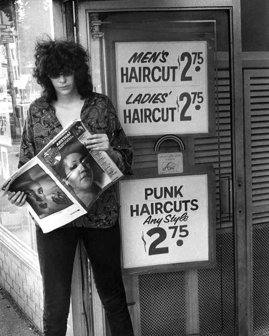 ジョン・ロス・ボウイさんのインスタグラム写真 - (ジョン・ロス・ボウイInstagram)「I got my haircut at this  place on 2nd Avenue in the 90s because it was so cheap and it turns out it was so cheap because it was a school and a little trim took 90 minutes. #ramones #haircut #budget」9月20日 9時31分 - johnrossbowie