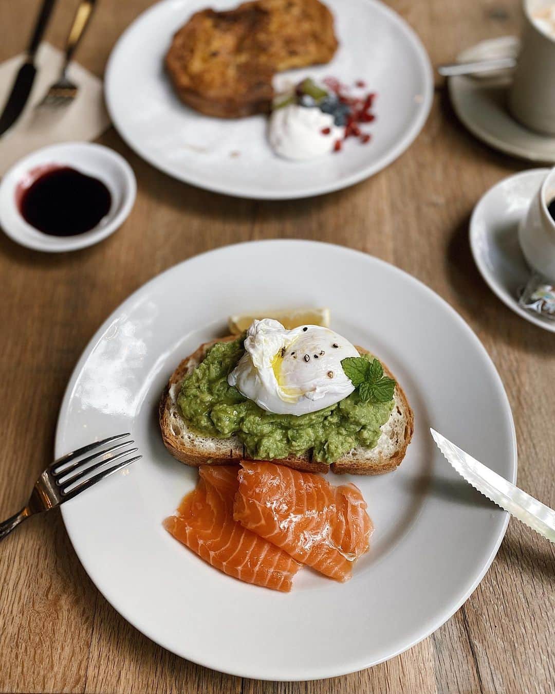 のインスタグラム：「TRUNK(KITCHEN) // 渋谷 TRUNK HOTEL内にあるオールデイダイニング 海外にいるようなおしゃれな空間で テラス席もあり🌳 ビーガンやグルテンフリーリクエストも👌🏽  @trunkhotel #trunkkitchen #トランクキッチン  ※営業状況やメニューなど詳細は、 各アカウントでご確認ください それぞれができる形で大好きなカフェを応援しよう！ #コロナフードアクション」