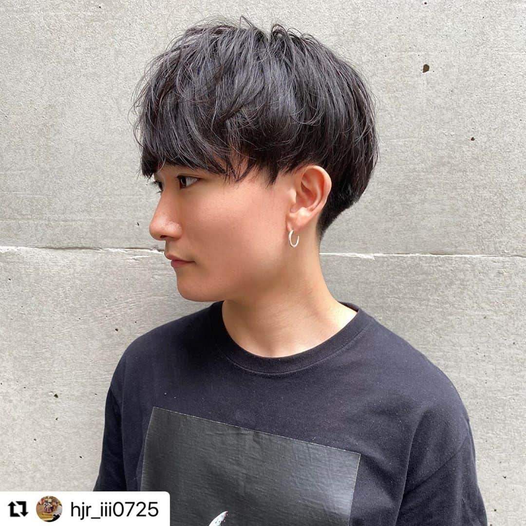 Hairsalon BREEN Tokyoのインスタグラム：「「王道前下がりマッシュ」👑  ナチュラルスタイルで束感も出しやすく！  #マッシュ #マッシュスタイル #マッシュヘア #マッシュ男子  #刈り上げ #刈り上げマッシュ #王道マッシュ #黒髪マッシュ #ジェンダーレス #ジェンダーレスヘア #束感 #束感セット #原宿 #原宿美容師 #カットモデル募集 #カラーモデル募集」