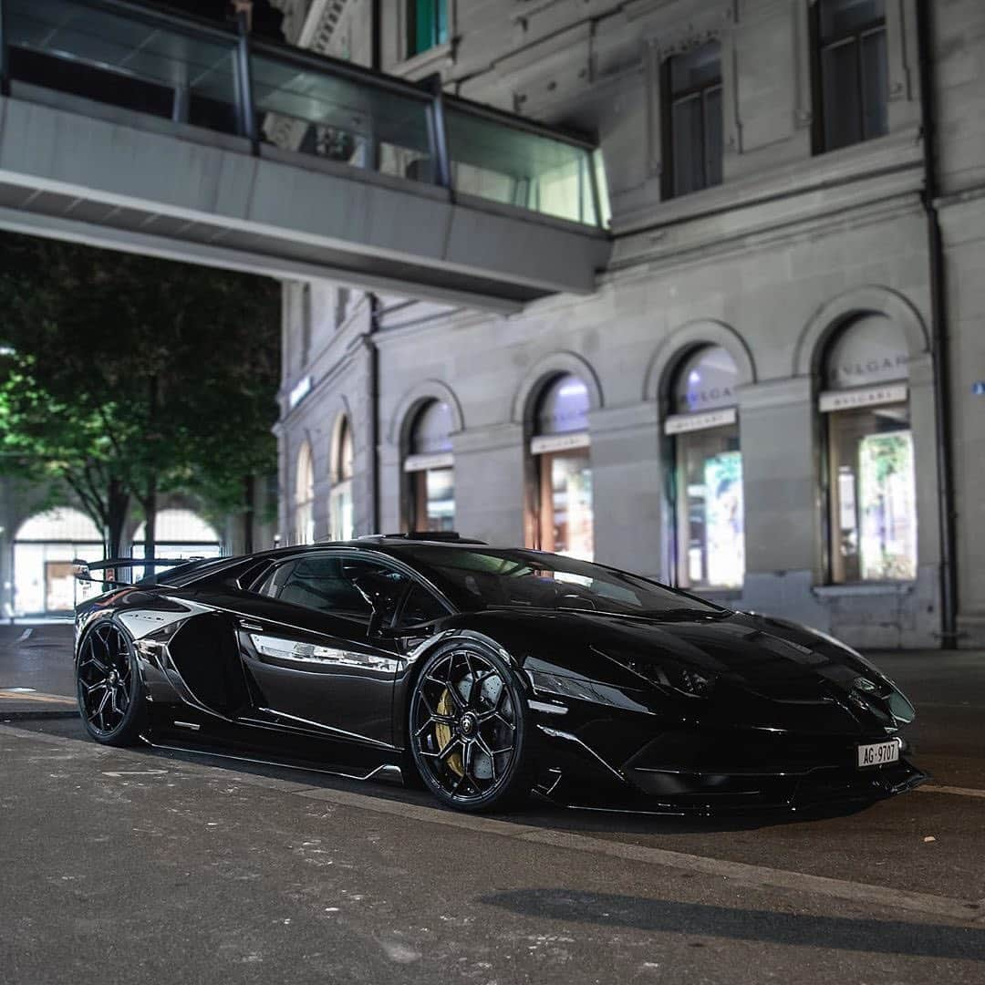 CarsWithoutLimitsさんのインスタグラム写真 - (CarsWithoutLimitsInstagram)「Stealth #AventadorSVJ Photos @srs_swissrichstreets  #carswithoutlimits」9月20日 9時51分 - carswithoutlimits