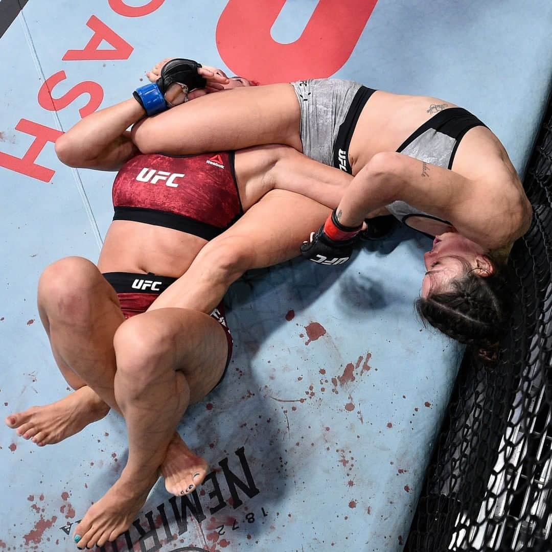 UFCさんのインスタグラム写真 - (UFCInstagram)「Jiu-jitsu! Jiu-jitsu!  Can anyone stop @MackenzieDern on the ground? 🇧🇷 #UFCVegas11」9月20日 9時59分 - ufc