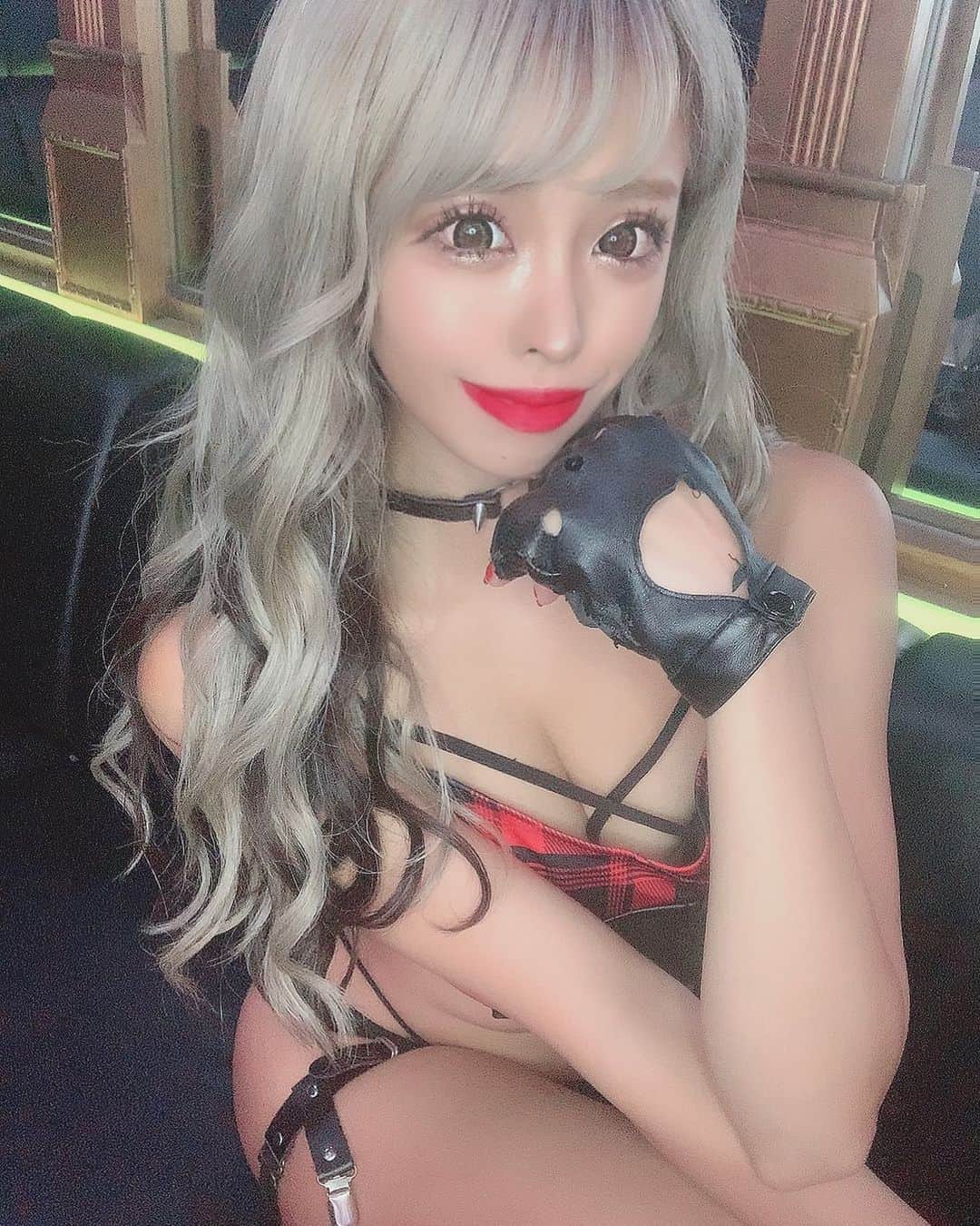 あんじゅのインスタグラム：「♡ ． 寝れない🥳🥳🥳🥳 てへぺろりんこ。 ． ．  #Burlesque #バーレスク #バーレスク東京 #大阪 #バーレスク大阪 #北新地 #六本木 #キャバ嬢 #ホスト #歌舞伎町 #ダンサー #Japanesegirl #自発ください  #ギャルメイク #グラビア  #金髪女子 #ギャル #加工厨 #ジャニオタ #スレンダー #エロ可愛い #ビキニギャル #撮影会 #雰囲気好きな人いいね #自撮り界隈 #1mmでもいいなと思ったらいいね #被写体  #インナーカラー #おしゃれな人と繋がりたい #水着コーデ」