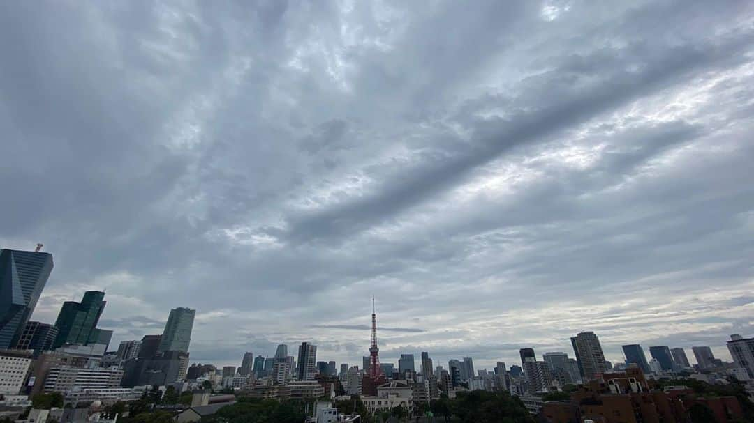 テレ朝newsさんのインスタグラム写真 - (テレ朝newsInstagram)「きょうは関東から西の太平洋側で雨が降りやすくなります。西日本の雨は午前中が中心ですが、関東は夕方くらいまでぐずつきそうです。西日本の日本海側はさわやかな秋晴れとなります。#テレビ朝日#テレ朝#テレnews#ニュース#六本木#毛利庭園#japan#tokyo#roppongi#tvasahi#news#follow#フォロー#写真#テレビ局#動画ニュース#雨#天気#曇#天気予報#いまそら」9月20日 10時08分 - tv_asahi_news