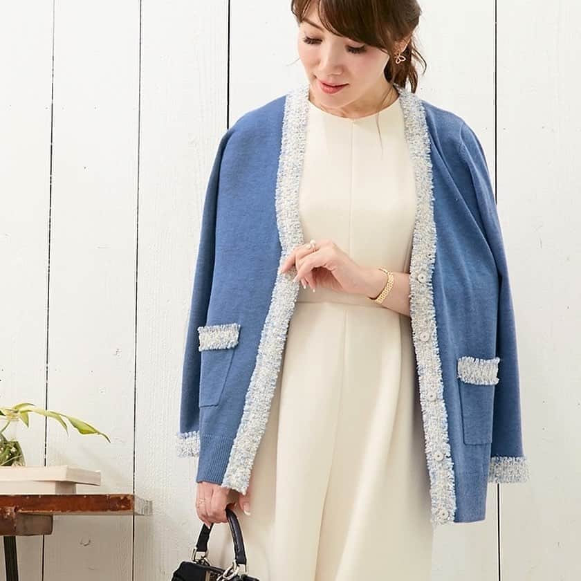 吉田美紀さんのインスタグラム写真 - (吉田美紀Instagram)「・ ・ 今年も少しずつツイードアイテムが完成しています♡ ・ ツイードが大好きなので この季節は本当に嬉しくて楽しい♬✳︎ ・ 1枚目は発売間近のスカート。 2枚目以降は明日発売のカーディガンです。 ・ ・ @lialapg  #lialapg #coordinate #outfit #ootd #fashion #wardrobe #instafashion #instagood #コーディネート #ファッション #ママコーデ #ママコーディネート #ママファッション」9月20日 10時10分 - miki__yoshida