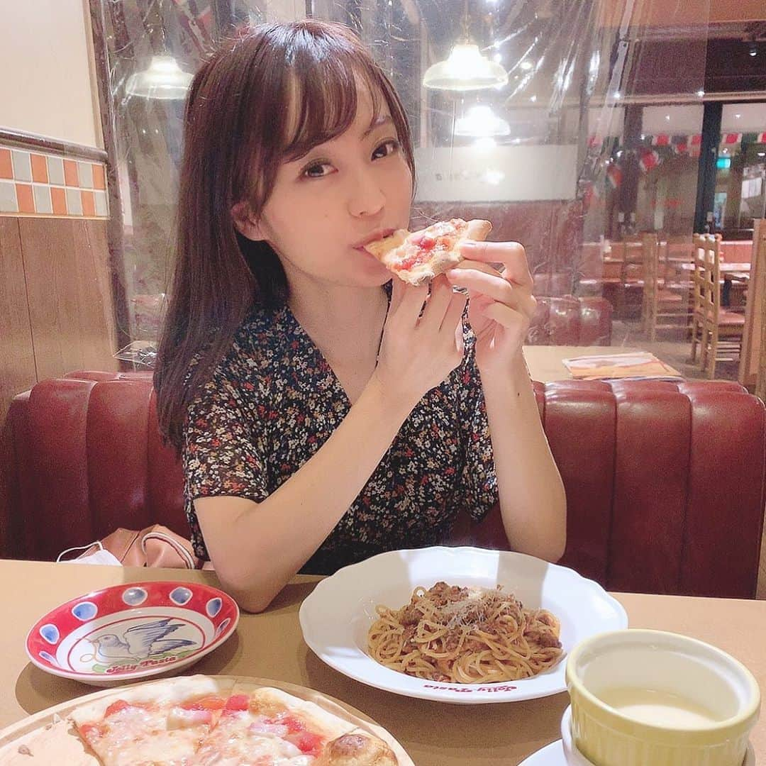 みき みーやんさんのインスタグラム写真 - (みき みーやんInstagram)「お仕事終わって23時半くらいに パスタを食べるって言う罪悪感🥰💕 . この日は @menard_love_h で 肌ぴっかぴかにしてもらって むくみも取ってもらったから プラマイゼロやな！笑💕 . いつも丁寧な施術してくださって ありがとうございます🥺💕 また来月も予約します😍！ . . #menard #メナード #メナードフェイシャルサロン #ジョリーパスタ #晩ご飯 #フェイシャルエステ #福島 #新福島 #環状線 #ドライブ #暗めカラー #ワンピース #ワンピースコーデ」9月20日 10時15分 - mi_yan0101