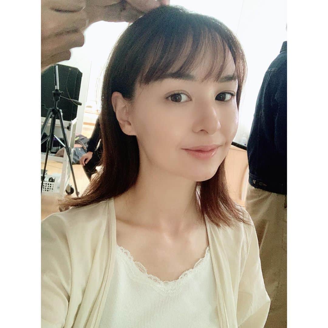 乙黒えりのインスタグラム：「スキンケアメイク  KINS動画撮影でーす スキンケアメイクはラドンナの丸山さん @beautedeladonna  🙏 #ヘアメイク#スキンケアメイク」