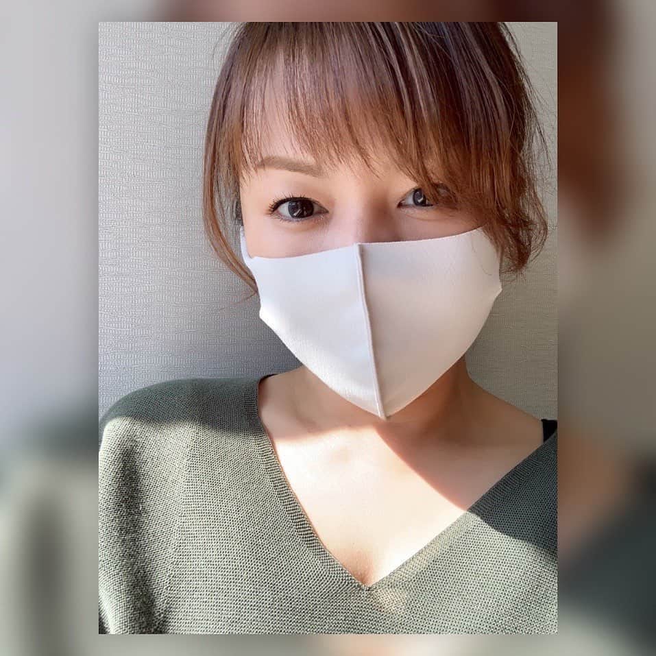中澤裕子のインスタグラム：「☀️☀️  今日は髪をとりあえず結んで。  休日みなさん いかがお過ごしですか。  お休みではないみなさん お仕事お疲れ様です。  私は家族とゆっくり出来ています。  今日は秋色な服で。  トップスニット #IENA  IENAさんのお洋服 所有率かなり高いです。」