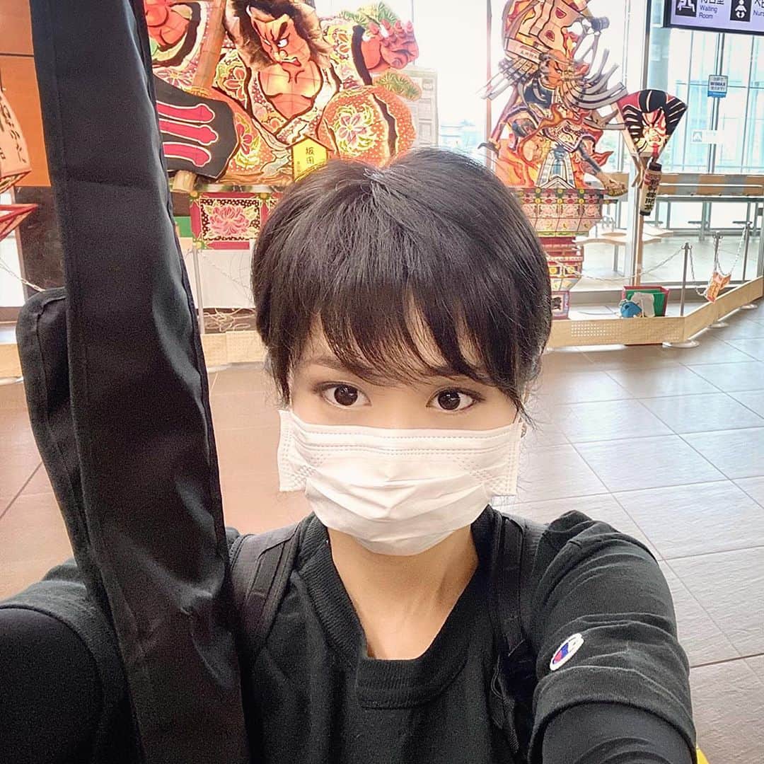 スーパーナブラのインスタグラム：「． ． 敗戦のご報告😭 ． 今月マグロ釣れませんでした！ 4日中3日出れましたが ほぼチャンスがなかったです🙏 ． まだまだ諦めてはいないので 帰宅して次の準備をしているのですが ここで実験🧪🧫 ． ． ナブラの質問コーナー✨ わたしが質問する番ですが😊 ． ATD 使用し続けても変わらない強さと滑らかさ ↑ と書いていますが100㎏超えるカジキとファイトするとすぐだめになります ． わたしの最新マグロ動画や167kgカジキ動画でガッガッガッ！ってドラグが出ている瞬間はめちゃ恐怖です ． ATDグリスは売ってないですし マグロやカジキ釣る度にオーバーホール出せないし カジキ釣る度にATDワッシャー5000円買ってられないのでDG-1に変えてみようと考えてます ． 元々ATDの「粘り」が船べりでマグロに真下へ引き込まれたとき女性アングラーに厳しい感じがしていたので、滑らか？悪く言えば止まらない？グリス意外といいかも？😳？と実験してみることに⚡️ ． 50㎏くらいのマグロ釣れるまで感想は分かりませんが😅 ． ステラ、しろくま使えばよろしおす！って思うかもしれませんがステラバラせない、しろくまのATDのような粘りは上記マグロの理由でちょっと💦 ． ドラグに詳しい人どう思われますか？？？ まだATDグリス拭き取っていません アドバイスお願いします🙏 ． ． 🚨おしらせ🚨 マグロ釣り映像をYouTubeで公開中です！ Instagramの自己紹介欄中のURLか YouTubeでスーパーナブラと検索して ぜひみてくださいね💕 ． #小泊#青森#マグロ#うまい！ #東北#風景#海#温泉#旅館#ホテル#和食 #グルメ#露天風呂#足湯#GW#車中泊 #景色#釣り#ブラックバス#バス釣り #発見#おでかけ#女子旅#ツーリング#魚 #自然#釣り#釣りガール#YouTube#旅」
