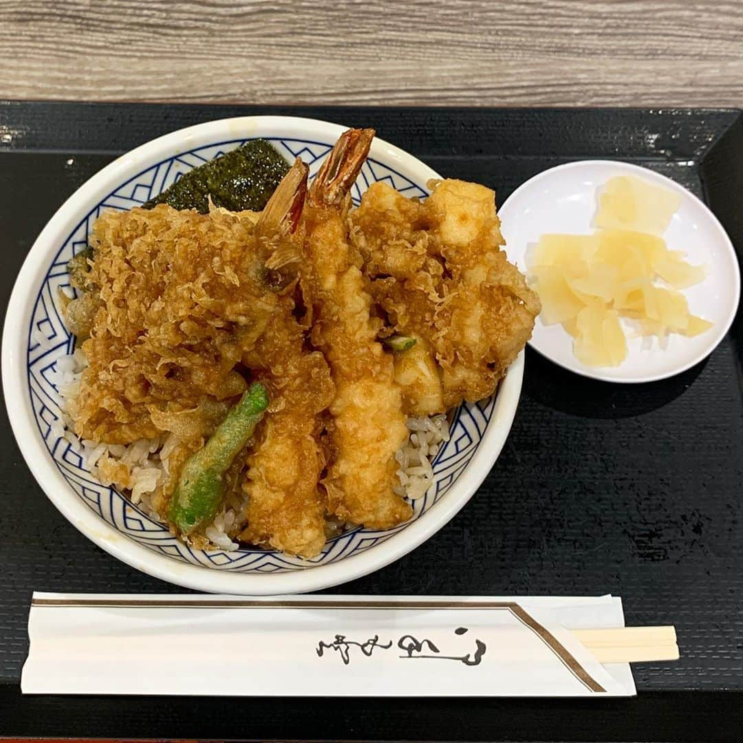 くろさんのインスタグラム写真 - (くろInstagram)「上天丼🍤1,078円 #上天丼 #日本橋天丼金子半之助 #天丼 #tendon #tempuradon #tenpuradonburi #川崎ランチ #ラゾーナランチ #フードコートランチ #日本橋天丼金子半之助川崎ラゾーナ店」9月20日 10時47分 - m6bmw