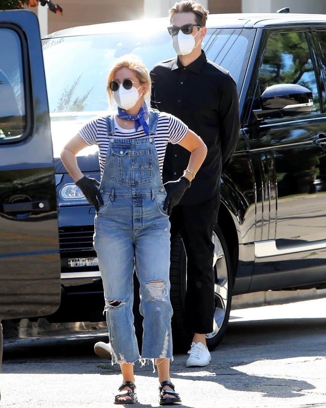 Just Jaredさんのインスタグラム写真 - (Just JaredInstagram)「Pregnant @ashleytisdale and husband Christopher French (@cmfrench) spend the afternoon house hunting.  #AshleyTisdale #ChristopherFrench Photos: Backgrid」9月20日 10時50分 - justjared