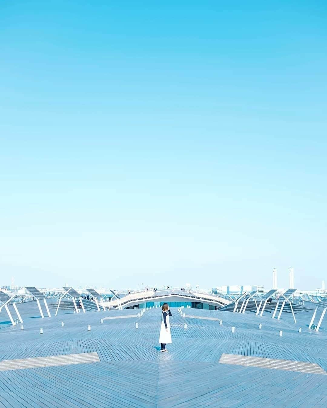 東京カメラ部 横浜分室さんのインスタグラム写真 - (東京カメラ部 横浜分室Instagram)「Photo by @hana_monostar⠀ 「大さん橋」⠀ https://www.instagram.com/p/B9Os-LtgE4i/⠀ .⠀ いいね！＆コメント大歓迎！⠀ ※投稿に関するご注意・ポリシーは東京カメラ部に準じます。詳しくは下記をご覧ください。⠀ https://fb.minpos.com/fb/willvii/camera_jpn/static/guideline⠀ .⠀ #みなとみらい線フォト散歩 #みなとみらい線フォトさんぽ #みなとみらい線 #横浜 #新高島 #みなとみらい #馬車道 #日本大通り #元町中華街 #yokohama #東京カメラ部 #Japan #photo #写真 #日本⠀ Follow: @TCC.Yokohama⠀ .⠀ ※皆様、政府、自治体など公的機関の指示に従った行動をお願いします。⠀ 東京カメラ部および分室では、写真を「見る楽しみ」を提供することを通して、微力ながら皆様にわずかな時間でも癒しをお届けしたいと思っております。」9月20日 11時00分 - tcc.yokohama