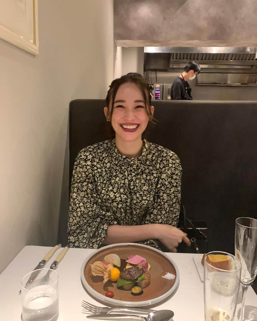 のインスタグラム：「. 大好きなぱいせんに ディナー連れてって貰えました💖 料理どれも美味しかった🤤❤️ . ただ写真のセンスがない、、😂 . 素敵なひと時を過ごせました🥰 ありがとうございました😘😘 . . #diner #919 #thankyou #model #lien #smile #happytime」