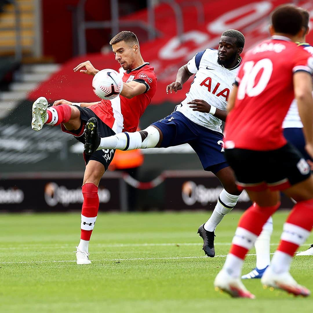 サウサンプトンFCさんのインスタグラム写真 - (サウサンプトンFCInstagram)「A frantic afternoon ends in defeat. #saintsfc」9月20日 21時53分 - southamptonfc