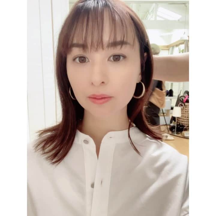 乙黒えりのインスタグラム：「おでかけメイク  メイクチェンジ💄 リップとアイメイクをしっかりめに。 #KINSweb動画 #おでかけメイク」