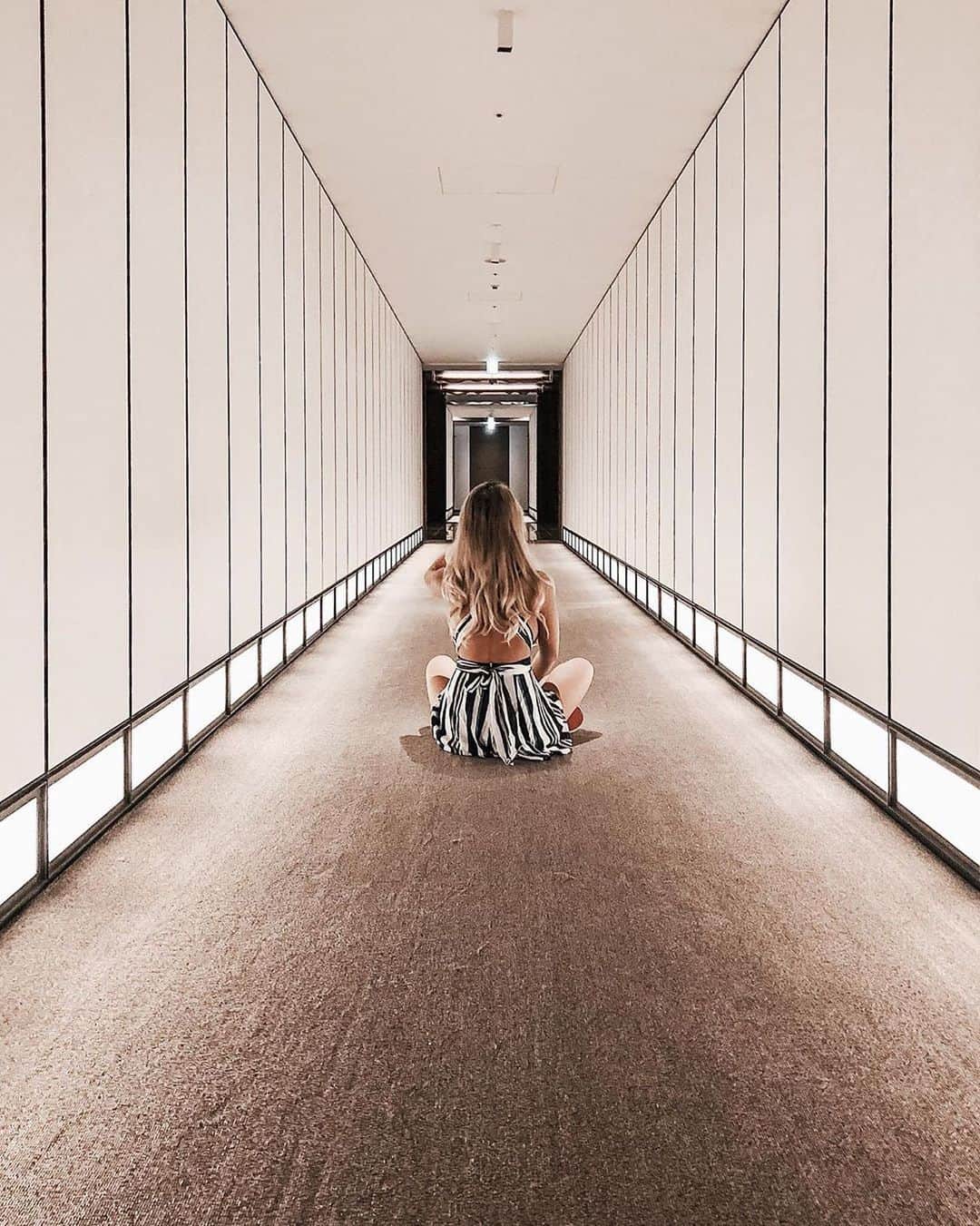 Andaz Tokyo アンダーズ 東京さんのインスタグラム写真 - (Andaz Tokyo アンダーズ 東京Instagram)「Long weekend in full effect ✨⠀ Inspired by Kyoto’s Katsura Imperial Villa, take a moment to admire the symmetrical lines and soft lighting of our guest hallways - designed by the renowned #TonyChi @tonychi_studio⠀ ⁣⠀ 📸 Special thanks to @imjoeyt  ⁣⠀ #東京ステーションホテル #東京旅行 #tokyo #staycation #ステイケーション」9月20日 20時27分 - andaztokyo