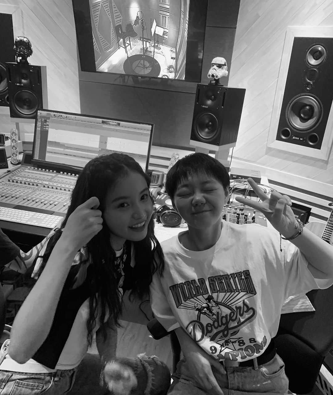 リン・シャオザイのインスタグラム：「🎤🎶」