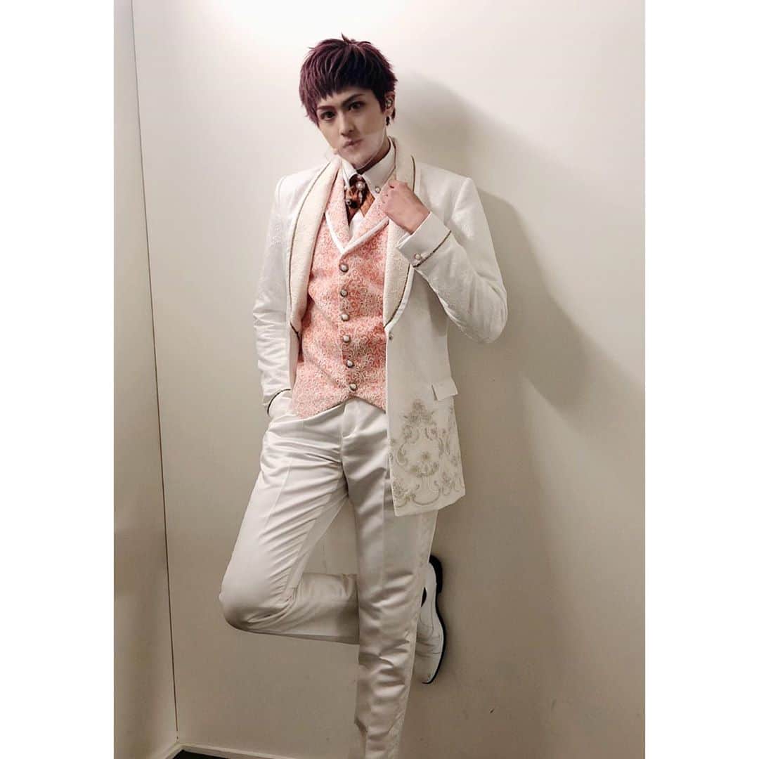 のインスタグラム：「MANKAI STAGE『A3!』 〜Four Seasons LIVE 2020〜 終了！  本当に有難うございました。  #エーステ #エーライ #伏見臣」