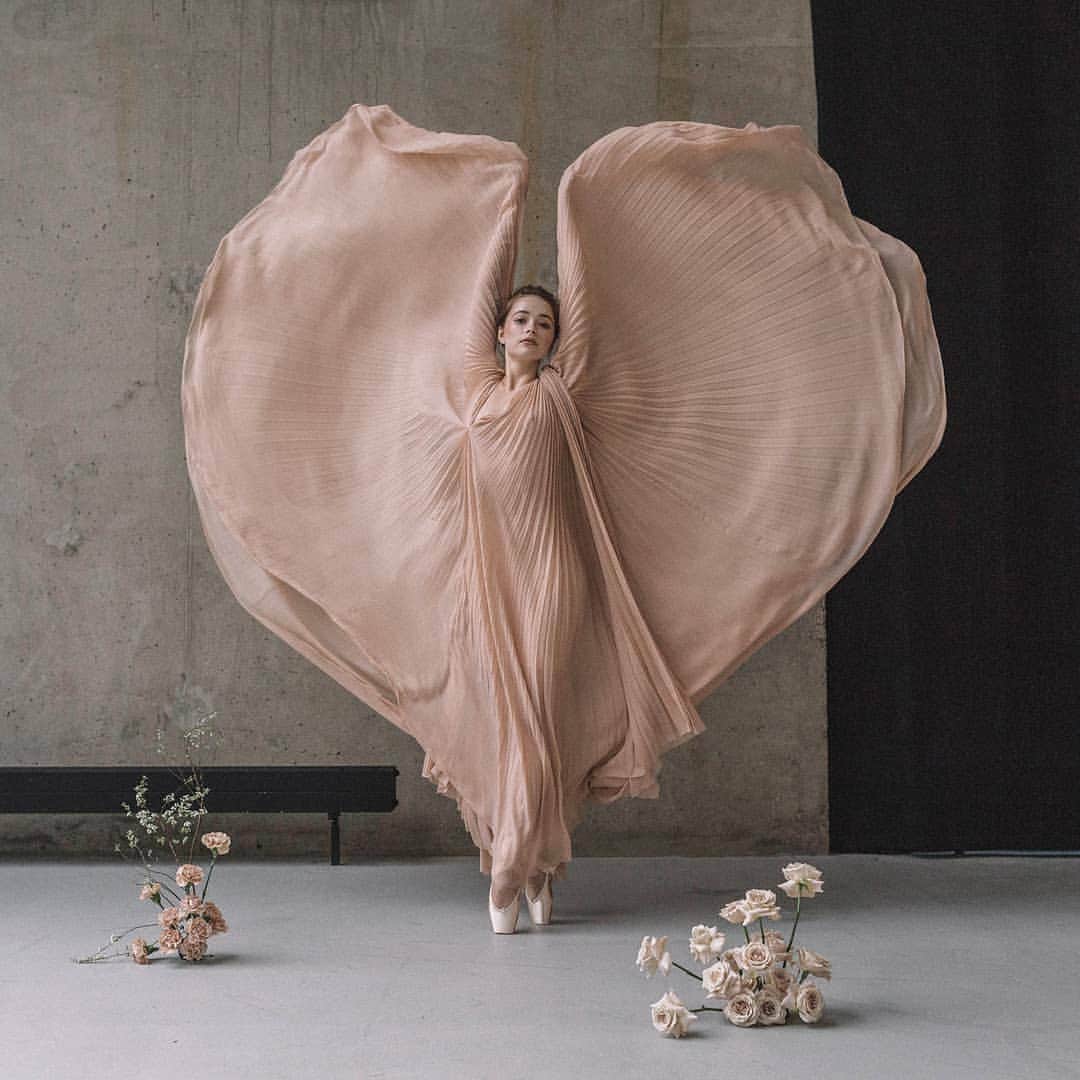 Portrait|Life|Fashion|Faceのインスタグラム：「Selection by  @unsalsicilli Which one is your favorite 1,2,3,..? 🧡 ━━━━━━━━━━━━━━━━━━━ Stanislavsky Music Theatre  Model @zhanna_gubanova Stay tuned! @stanmus  Photo By @stanislavalevicheva  Flowers @blossom__garden MUAH @grin_makeup Style @jamemme  Congratulations!  ━━━━━━━━━━━━━━━━━━━ Team #portraitmood Founder @humanistagram  ━━━━━━━━━━━━━━━━━━━ LaPersonne  . . . . . .   #ig_mood #portraitpage #girl #yoga #ballet #agameoftones #dance #ballerina #minimal #fuji #canon_photos #ginger #natgeo #retro #canon #nikon #portraitphotography #portrait #face #portraits #makeup #fashion #gym #ポートレート #портрет #worldface #model」